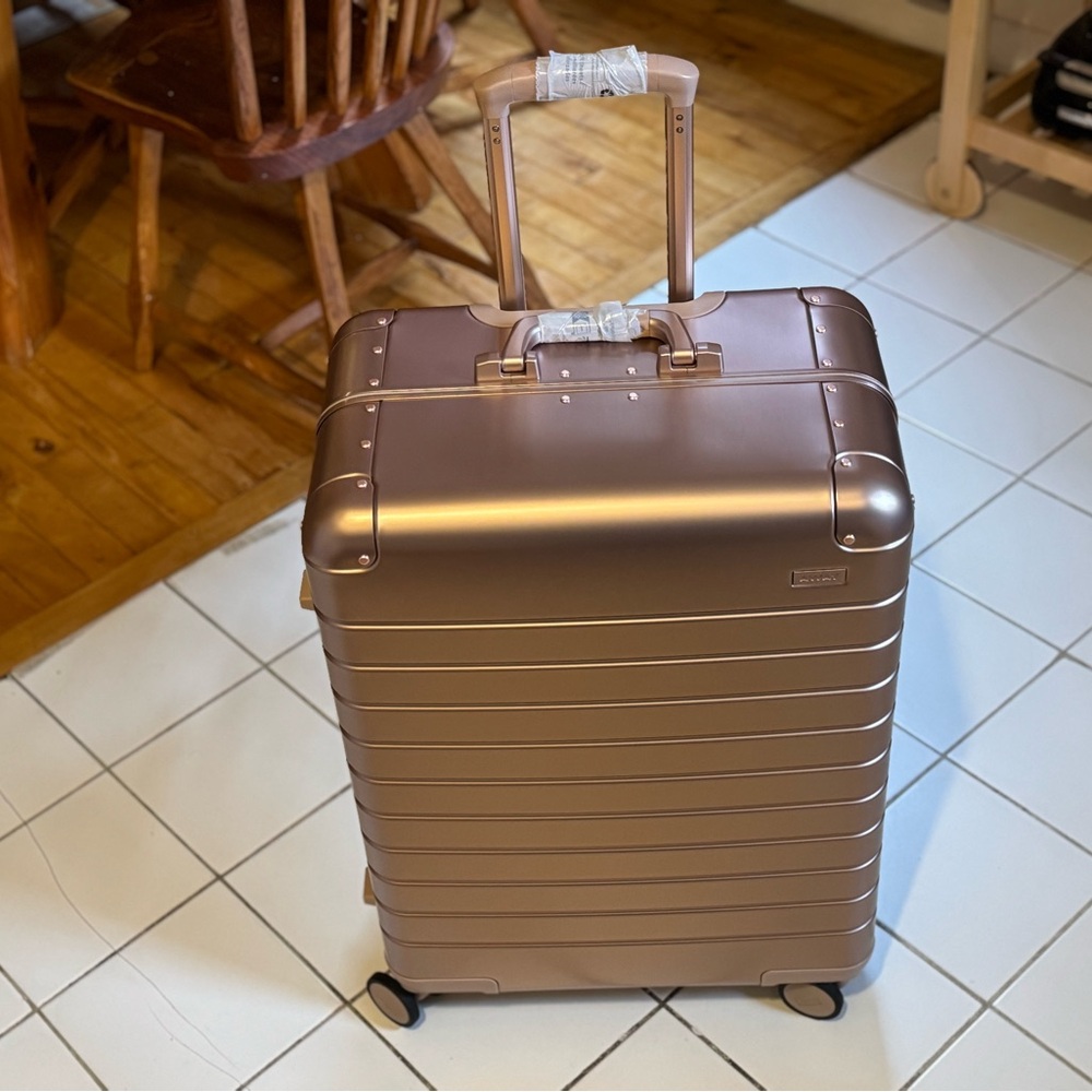 Away Aluminum Rose Golf Suitcase - Brand new